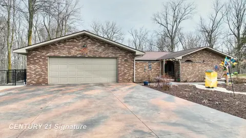 6728 N River Road, Freeland MI 48623 photo 1