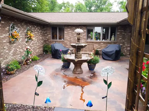 6728 N River Road, Freeland MI 48623 photo 4