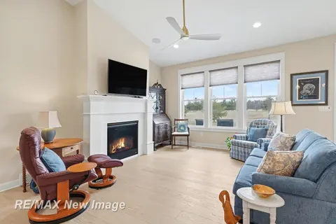 419 Copper Leaf Court, Midland MI 48642 photo 3