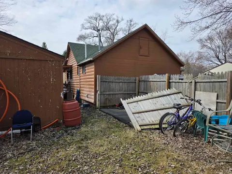 1711 S Poseyville Road, Midland MI 48640 photo 4