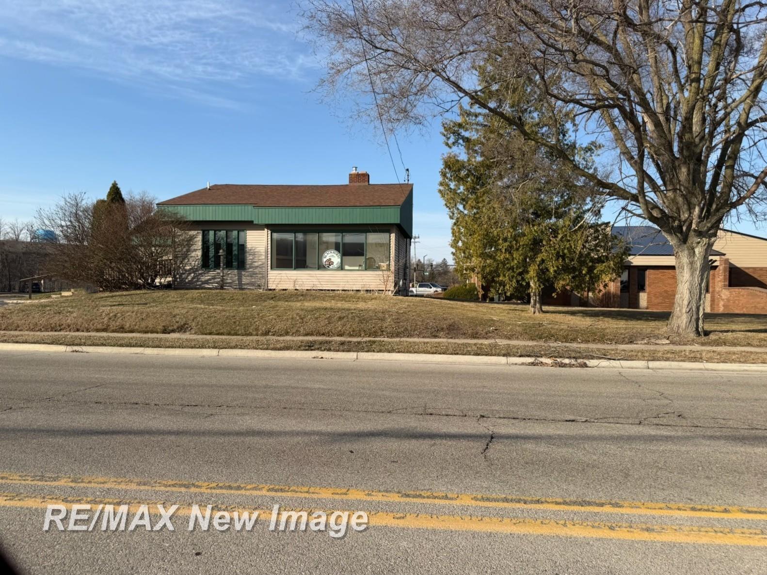 402 Bayliss Street, Midland MI 48640 photo 1