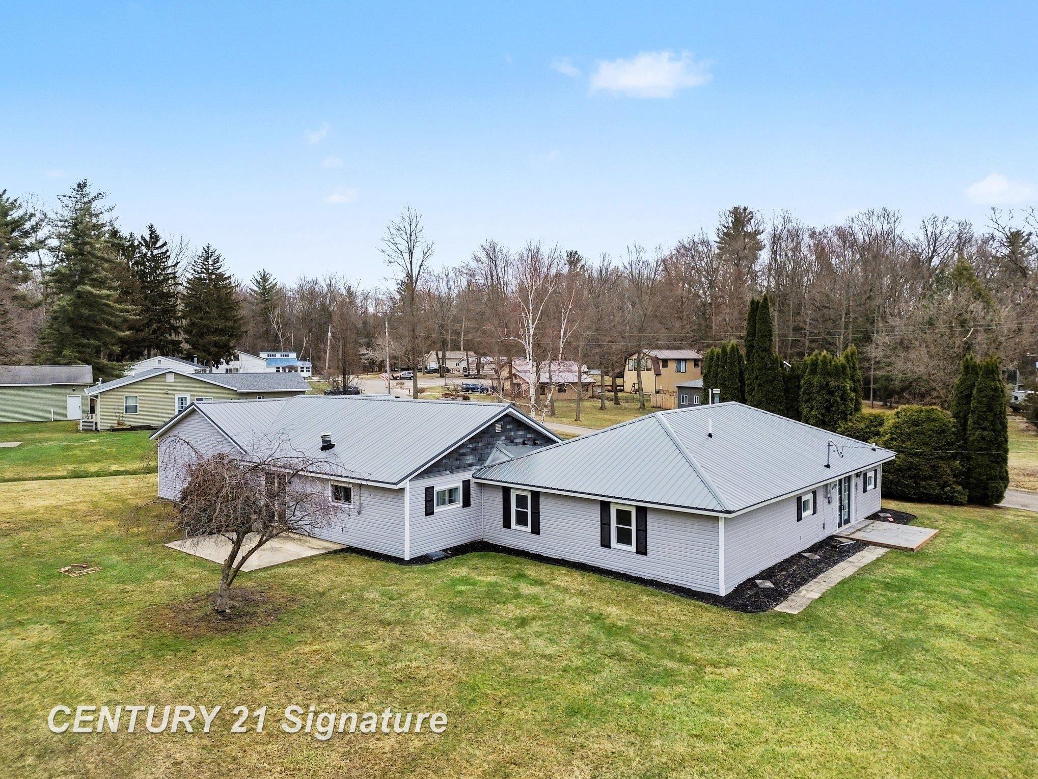 474 W Taylor Drive, Sanford MI 48657 photo 1