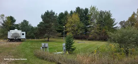 2407 Rothbury Court, Gladwin MI 48624 photo 2