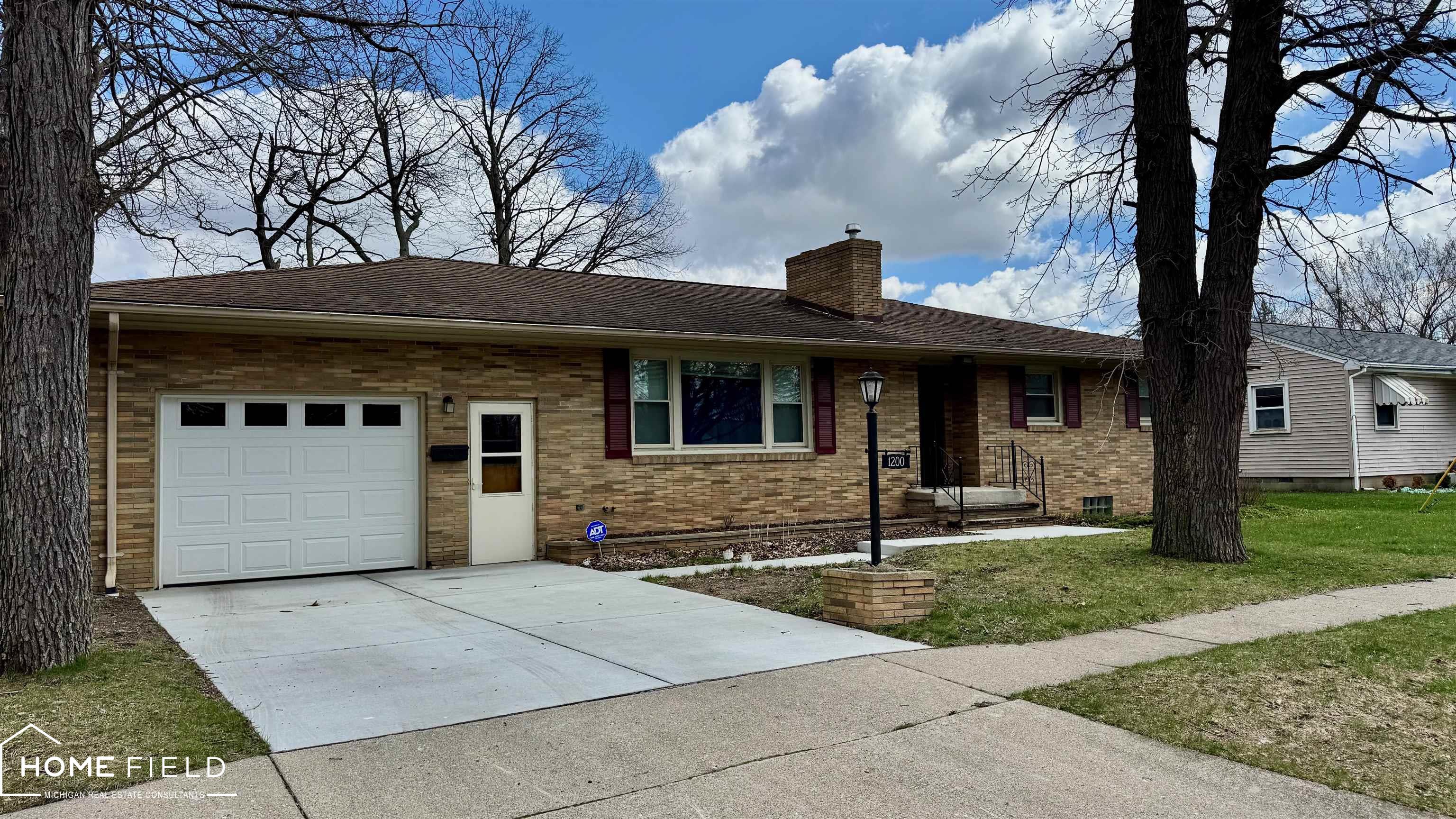 1200 N Dewey Street, Owosso MI 48867 photo 1