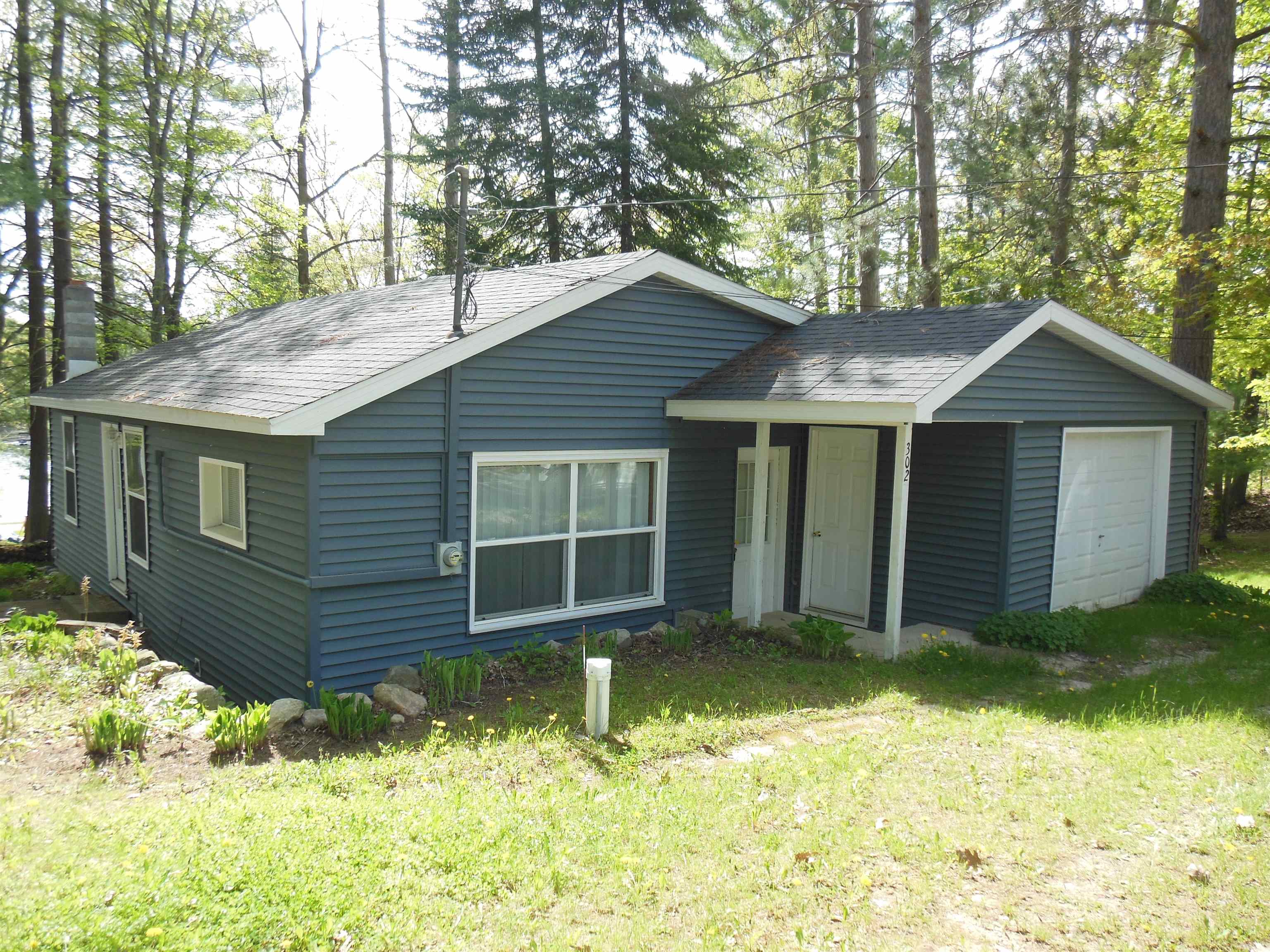 302 Ridge Road, Harrison MI 48625 photo 1