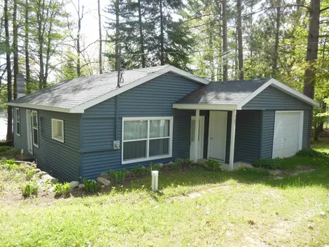 302 Ridge Road, Harrison MI 48625 photo 1