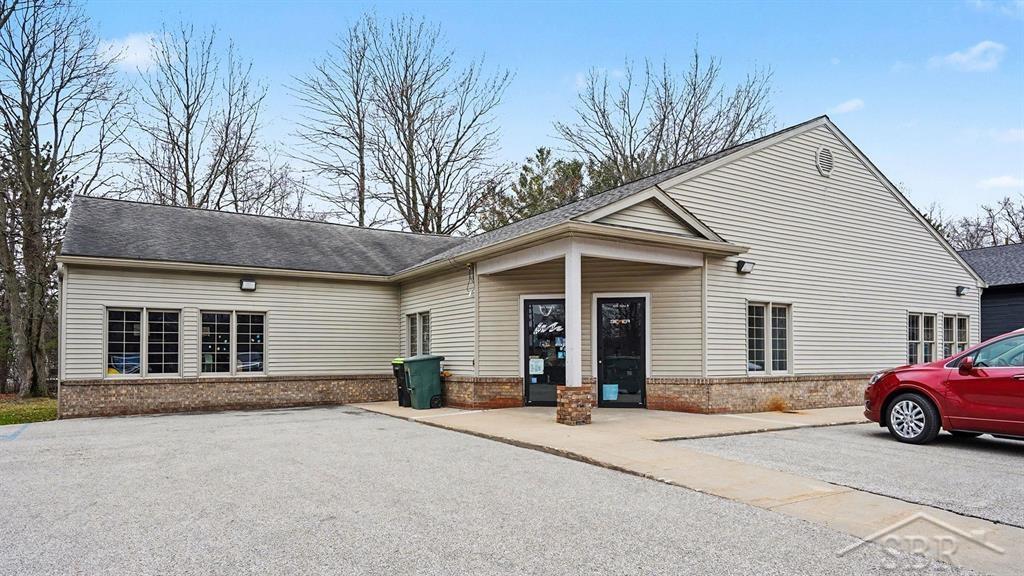 Unit B 5319 N Saginaw Road, Midland MI 48642 photo 1