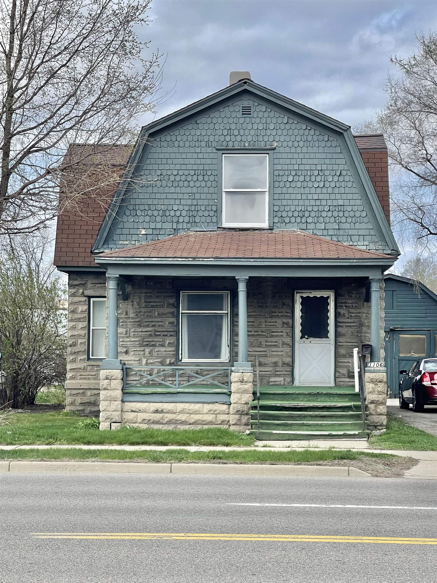 1106 W Main Street, Owosso MI 48867 photo 1
