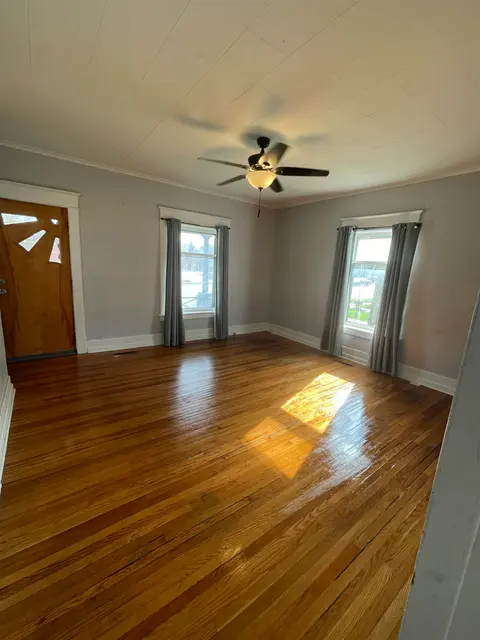 1106 W Main Street, Owosso MI 48867 photo 5