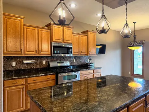 4767 Pine View Court, Bay City MI 48706 photo 2