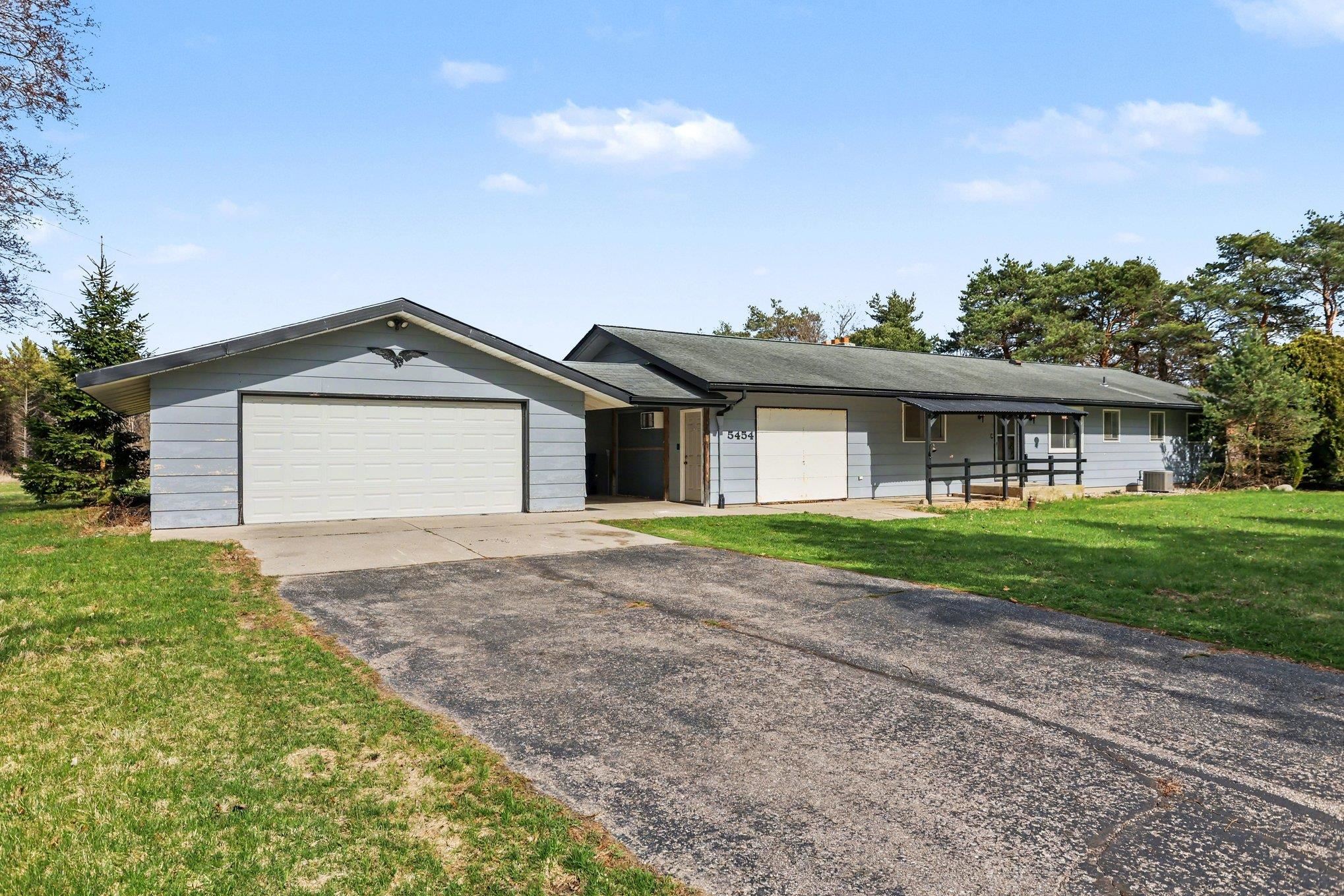 5454 N River Road, Freeland MI 48623 photo 1