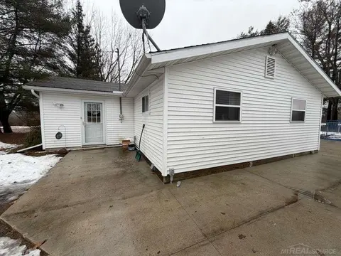 2161 N Bringold Avenue, Harrison MI 48625 photo 3