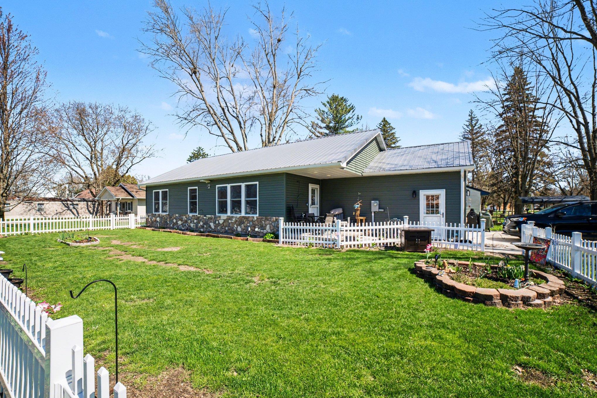 405 E Jefferson Street, Coleman MI 48618 photo 1