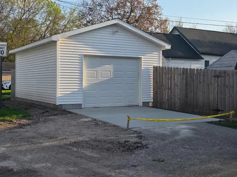 804 19th Street, Bay City MI 48708 photo 2