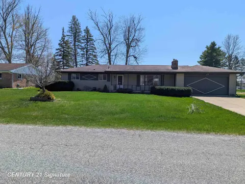 1040 Wheelock Street, Freeland MI 48623 photo 2