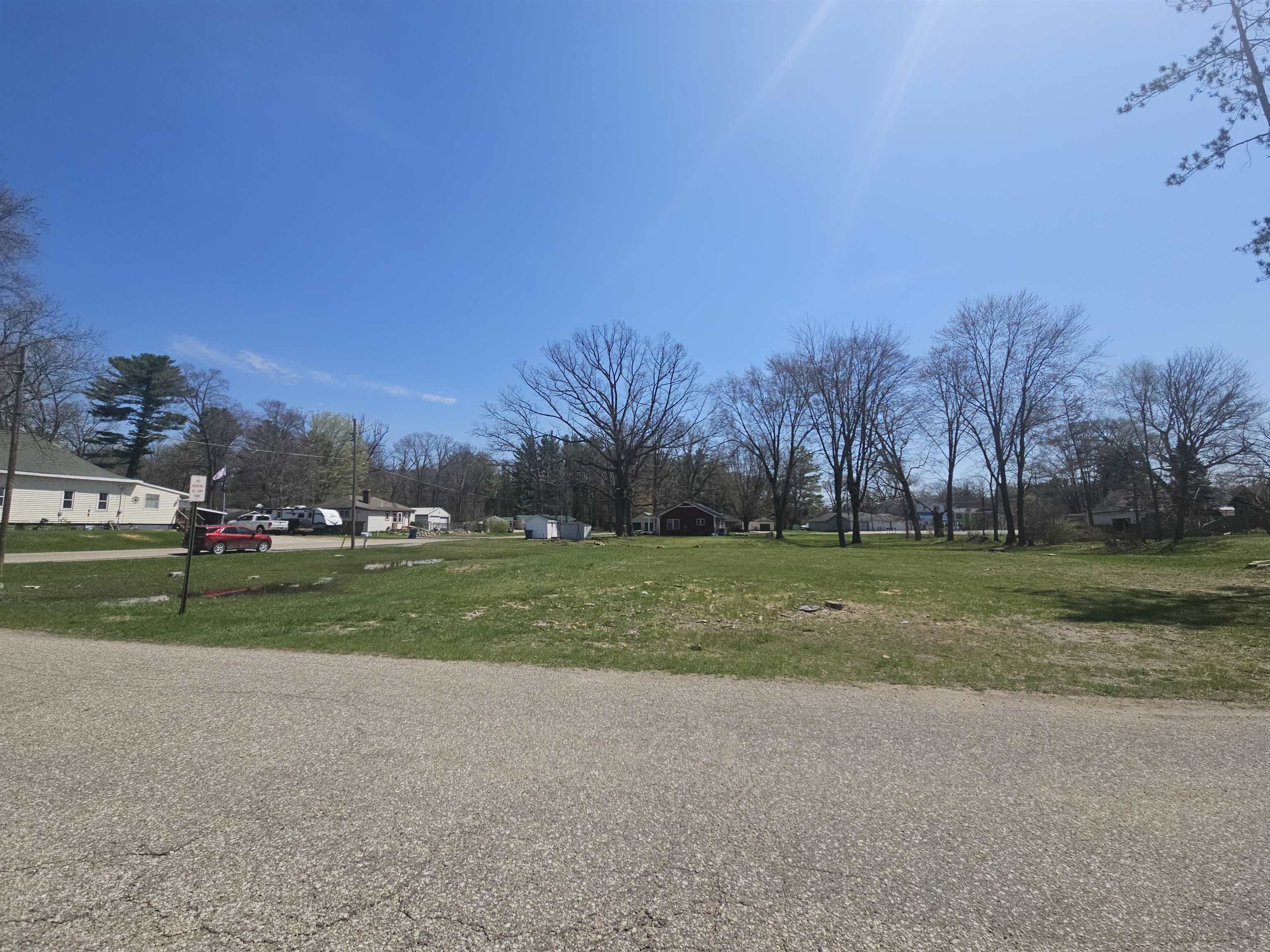 112 Pine Street, Sanford MI 48532-2147 photo 1