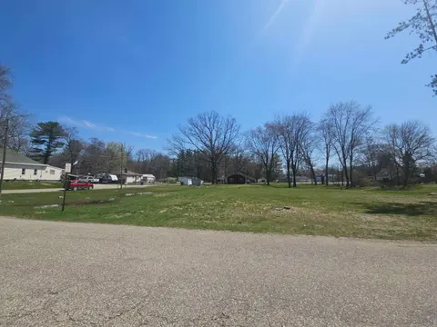112 Pine Street, Sanford MI 48532-2147 photo 1