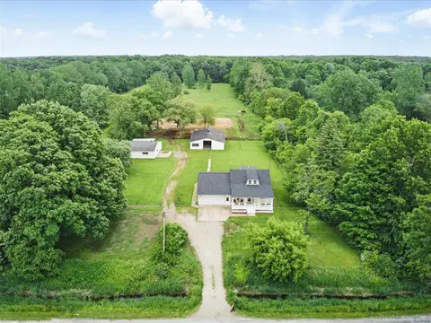 13485 S Block Road, Birch Run MI 48415 photo 2