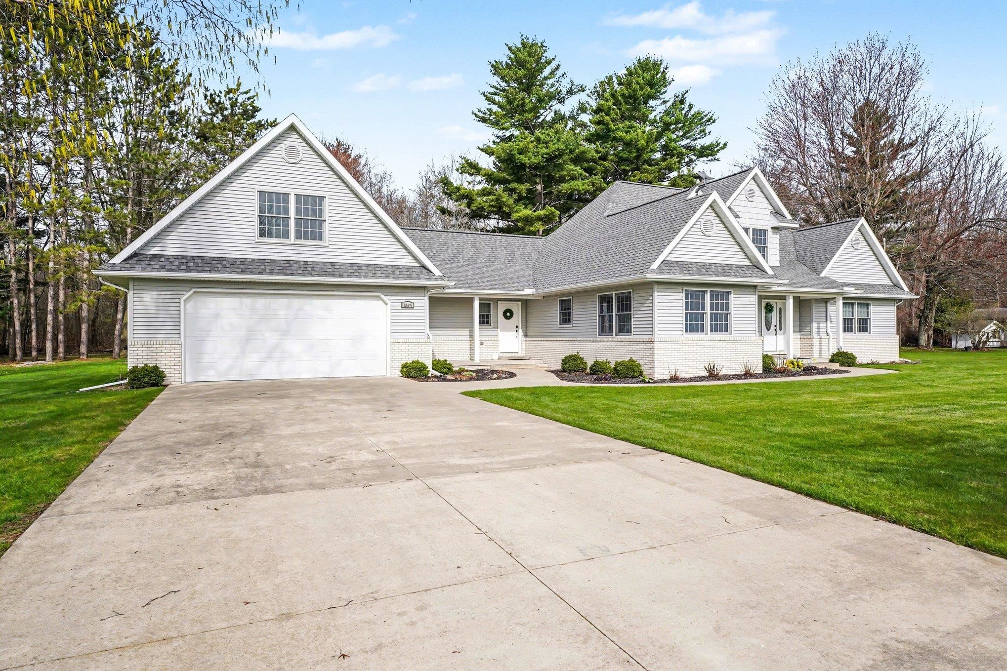 5605 N Shore Road, Pinconning MI 48650 photo 1