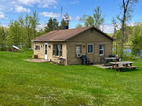 5641 Lakeside Drive, Gladwin MI 48624 photo 1