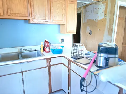 Auburn listing photo 4