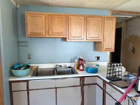 Auburn listing photo 5