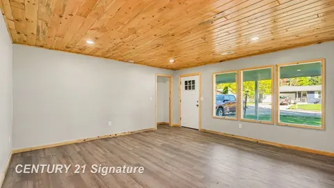 106 Avis Court, Pinconning MI 48650 photo 4