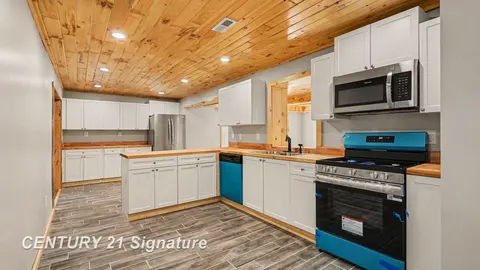 106 Avis Court, Pinconning MI 48650 photo 5
