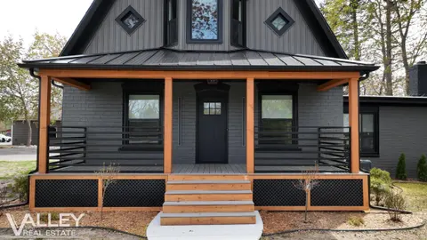175 W Washington Street, Freeland MI 48623 photo 2