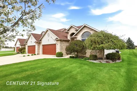 11 Willow Pointe Drive, Freeland MI 48623 photo 2