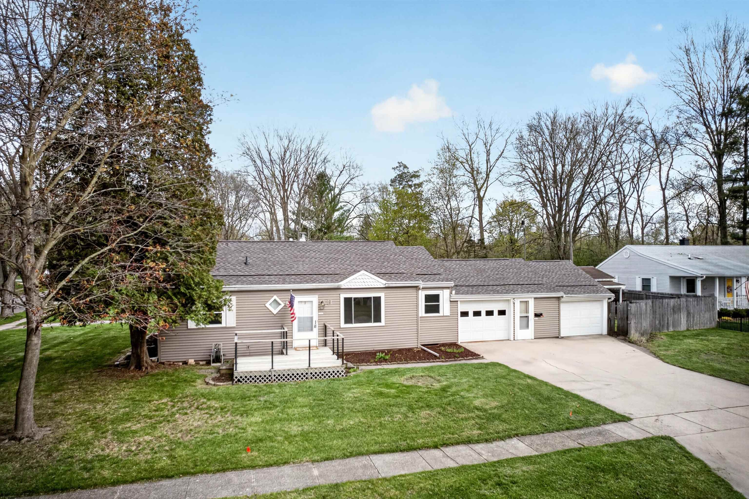 8 Kim Court, Midland MI 48642 photo 1