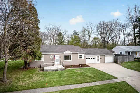 8 Kim Court, Midland MI 48642 photo 1