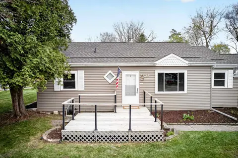 8 Kim Court, Midland MI 48642 photo 2