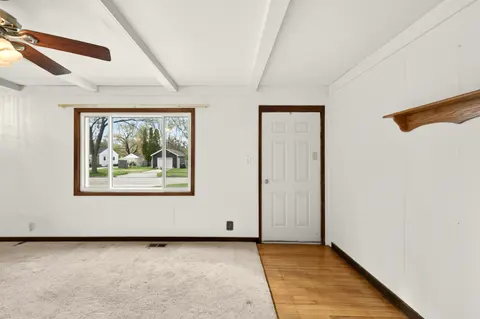 8 Kim Court, Midland MI 48642 photo 3