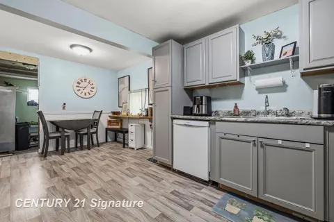 223 Harrison Drive, Saginaw MI 48609 photo 2