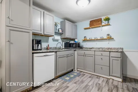 223 Harrison Drive, Saginaw MI 48609 photo 3