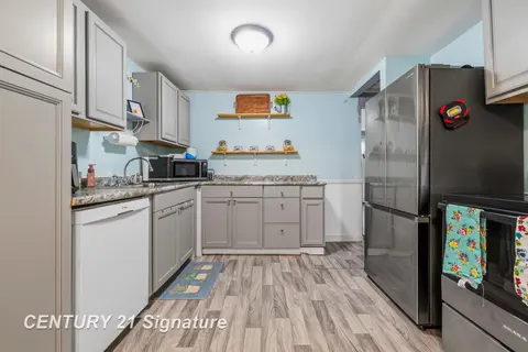 223 Harrison Drive, Saginaw MI 48609 photo 4
