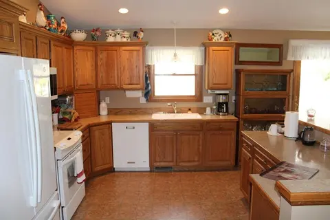 1452 Byfield Drive, Harrison MI 48625 photo 3