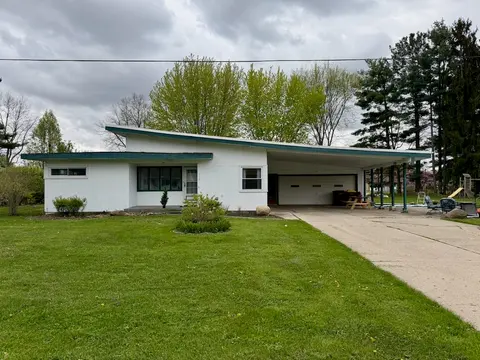 710 E Broad Street, Chesaning MI 48616 photo 2