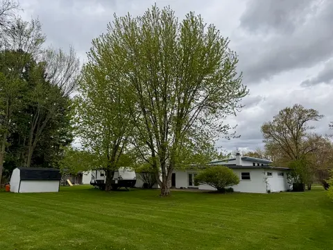 710 E Broad Street, Chesaning MI 48616 photo 3
