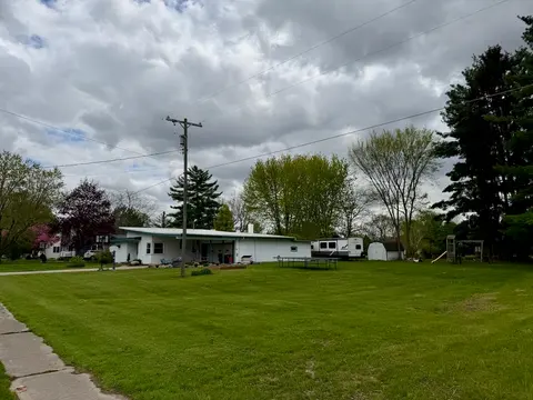 710 E Broad Street, Chesaning MI 48616 photo 5