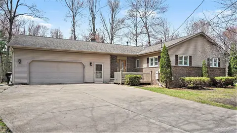 3323 Lakeside Drive, Sanford MI 48657 photo 1