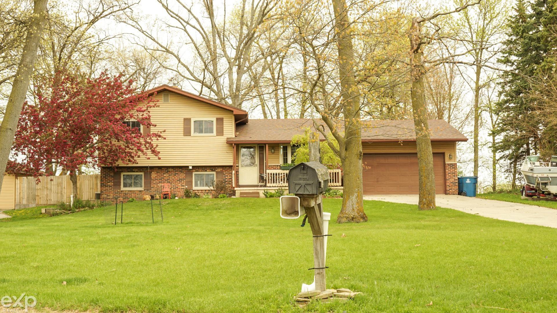 695 Knodt Road, Essexville MI 48732 photo 1