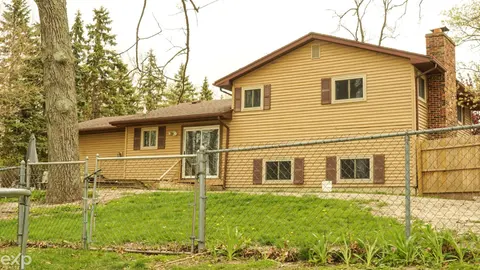 695 Knodt Road, Essexville MI 48732 photo 4