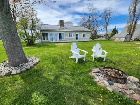 5816 Avalon Road, Pinconning MI 48650 photo 2