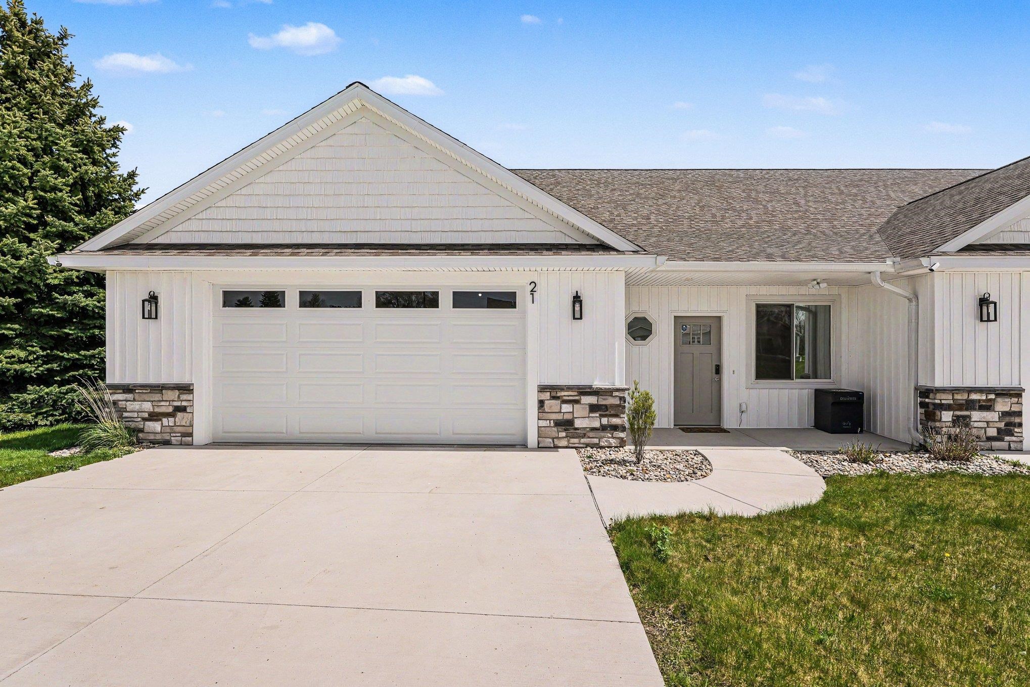 21 Cove Drive, Bay City MI 48706 photo 1