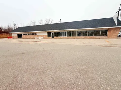 2714 Center Avenue, Essexville MI 48732 photo 2