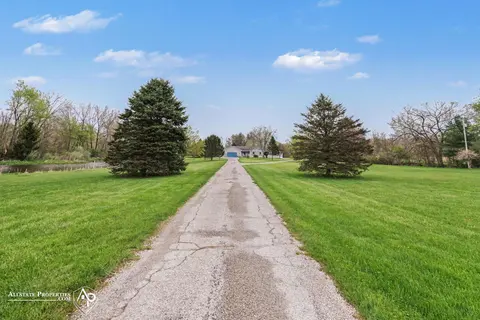 12301 S New Lothrop Road, Byron MI 48418 photo 2