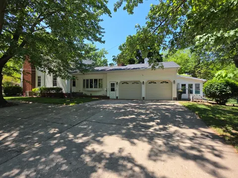 300 Brady Street, Chesaning MI 48616 photo 2