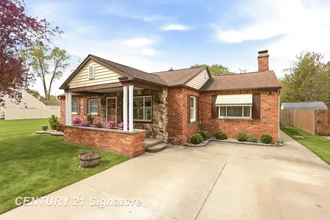 2961 Johns Drive, Saginaw MI 48603 photo 2